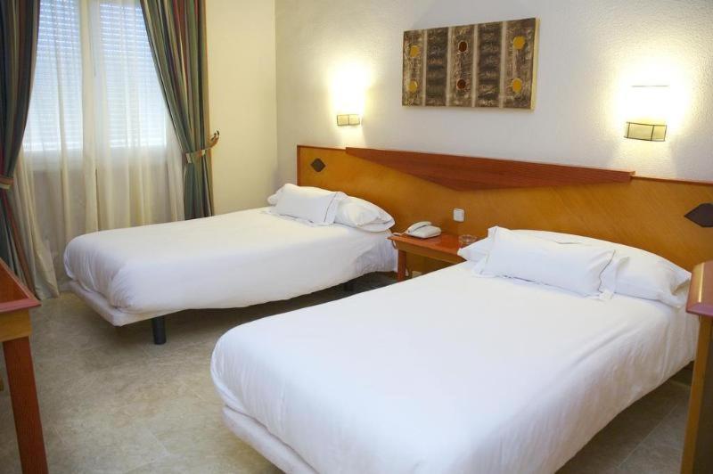 Hotel Del Val - Parking Gratuito Андухар Номер фото