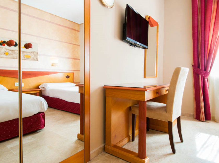 Hotel Del Val - Parking Gratuito Андухар Экстерьер фото